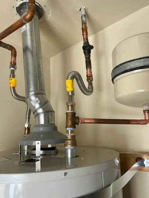 Water heater installation and plumbing repair in Hutchins